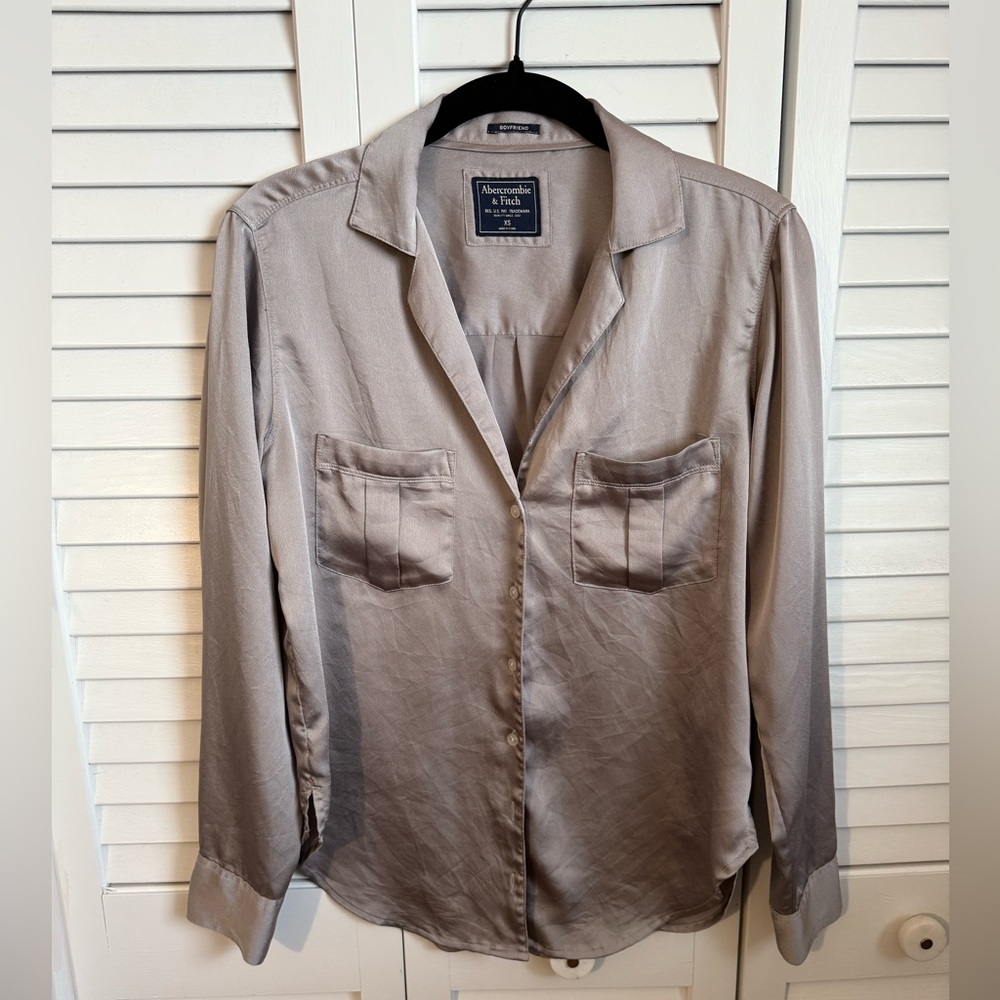 A&F | Boyfriend Silk Pajama Top | Silver | XS
